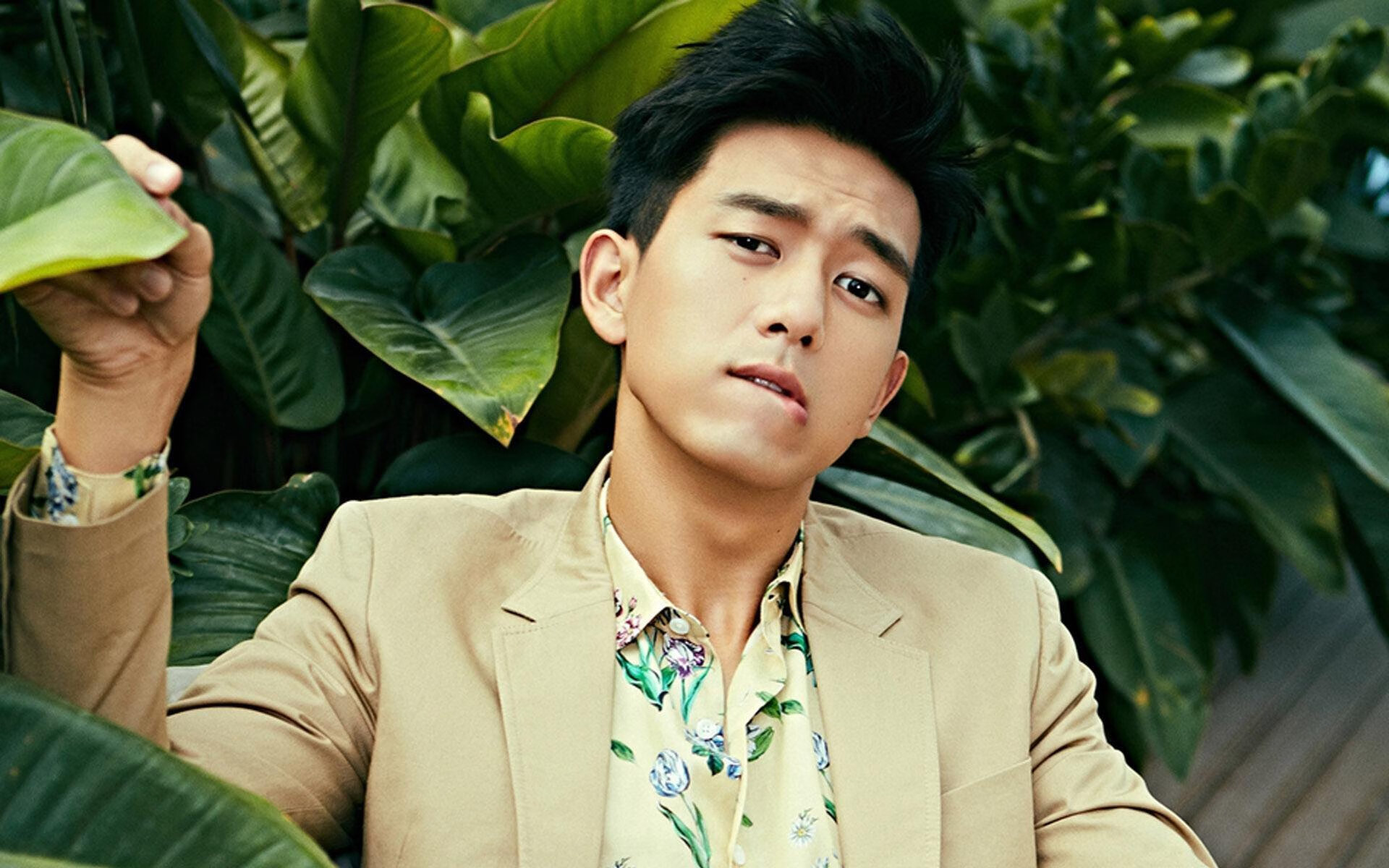 篮球赛季热战不断球迷热情高涨，篮球比赛火热开赛